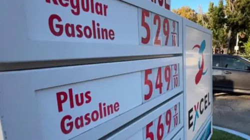 Giá xăng tại California tăng vọt trước dịp Lễ Lao Động