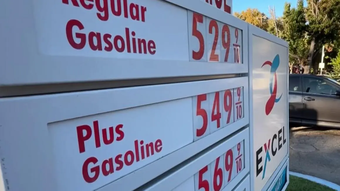 Giá xăng tại California tăng vọt trước dịp Lễ Lao Động