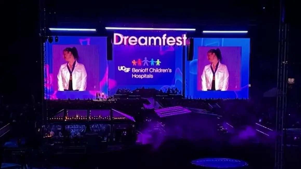 Usher và Gwen Stefani biểu diễn tại đại nhạc hội Dreamfest gây quỹ cho bệnh viện nhi