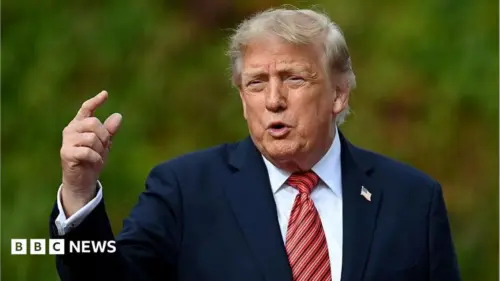Tổng Thống Donald Trump Tiết Lộ Giao Dịch Cổ Phiếu Hàng Triệu Đô La Trong Lĩnh Vực Công Nghệ Lớn và AI