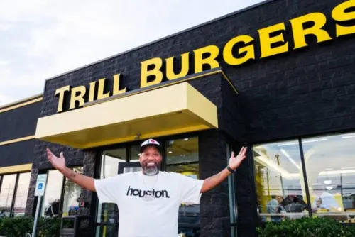 Trill Burgers mở địa điểm thứ 4 tại Houston, có phục vụ thức ăn khuya