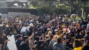 Cal và UCLA tái lập kình địch nội bang trước khán giả kín sân ở Berkeley