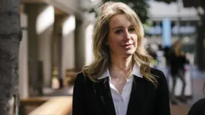 Elizabeth Holmes Sẽ Được Chuyển Đến Nhà Tạm Trú Vào Năm Tới