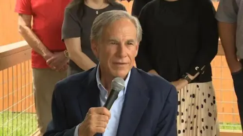 Thống đốc Texas Greg Abbott yêu cầu ngừng cấp phép cho các trung tâm dữ liệu