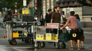 Tổng thống Newsom ký luật khuyến khích giữ việc làm hậu kỳ tại California