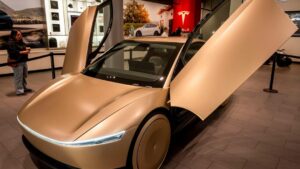 Tesla Huy Động Thêm 30 Tỷ Đô Vốn Tín Dụng Để Mở Rộng Cybercab và Optimus