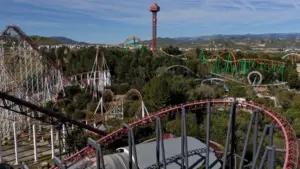 Kiện tụng cáo buộc tàu lượn siêu tốc X2 ở Six Flags gây chấn thương sọ não nghiêm trọng