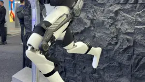 Bộ khung Exoskeleton Halo của Hypershell giúp tôi mơ ước về những chuyến đi bộ dài