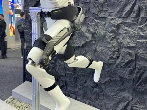 Bộ khung Exoskeleton Halo của Hypershell giúp tôi mơ ước về những chuyến đi bộ dài