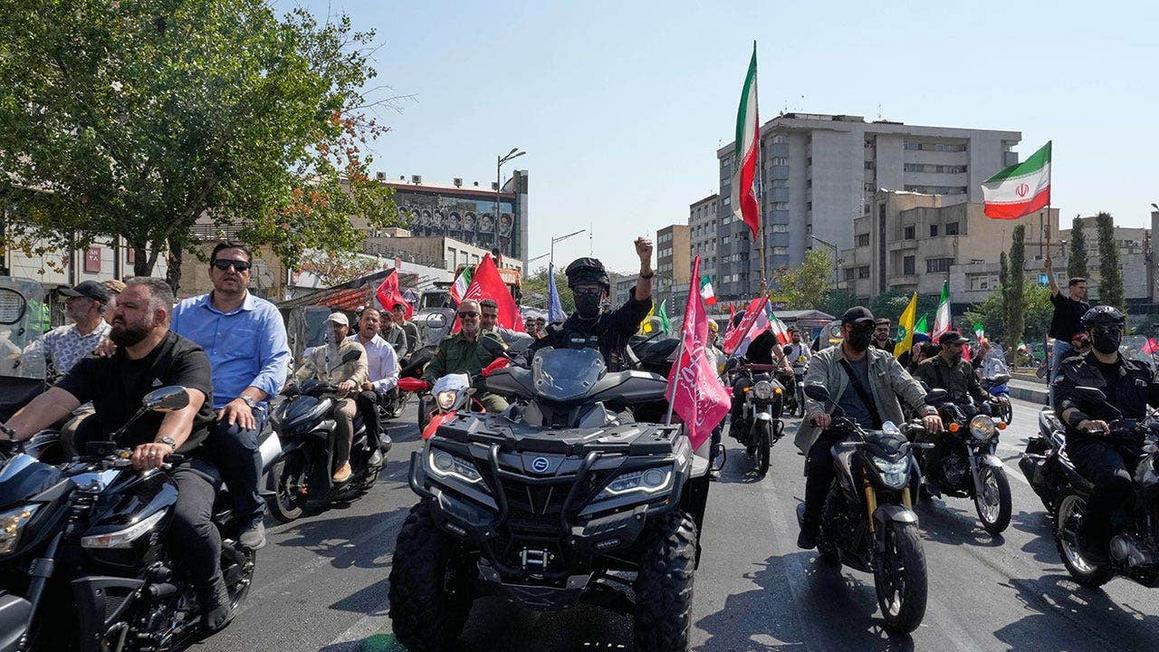 Lực lượng An ninh Iran Tăng Cường Hiện Diện Giữa Căng Thẳng Gia Tăng