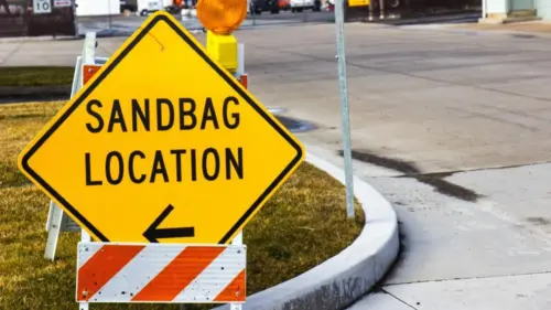 Tìm Túi Cát Miễn Phí Khi Nam California Chuẩn Bị Đón Tàn Lưu Bão Polo