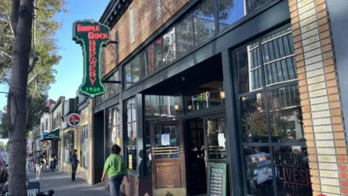 Nhà hàng bia Triple Rock ở Berkeley đóng cửa sau 40 năm
