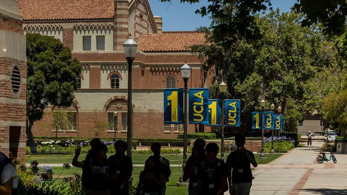 UCLA Được Xếp Hạng Là Đại Học Công Lập Số 1 Toàn Quốc