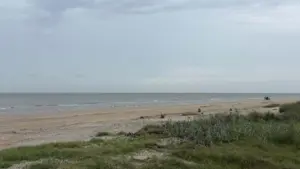 Ngư dân dùng drone thả mồi câu cá tại Crystal Beach bị xem là vi phạm luật liên bang
