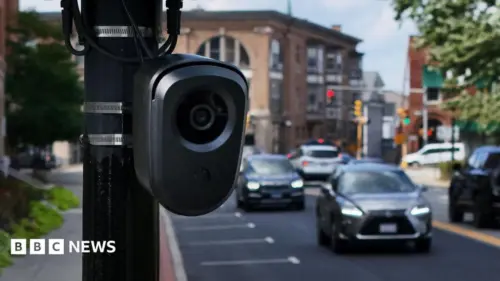 Loại bỏ hoặc phá hoại camera giám sát Flock: Sự lo ngại về quyền riêng tư và công nghệ AI