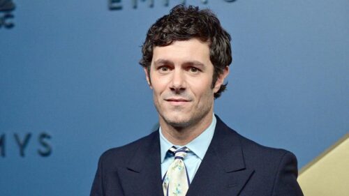 Diễn viên Adam Brody ủng hộ “Free Palestine” và cho rằng Hollywood ngày càng “bảo thủ”