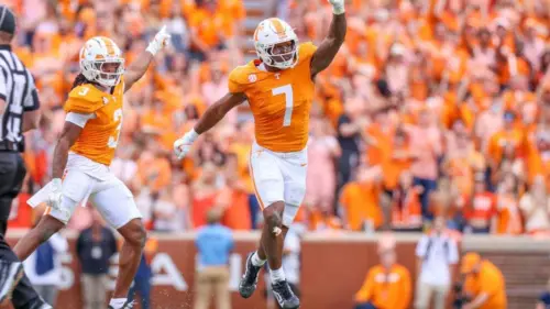 Tuyển thủ Đại học Tennessee Arion Carter Biến Án Treo NCAA Thành Chiến dịch Gây Quỹ Ung Thư