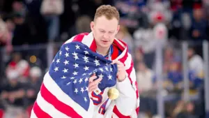 Chủ nhân đội Ottawa Senators cáo buộc anh em nhà Tkachuk ảnh hưởng đến yêu cầu đổi chủ của Brady