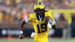 Huấn luyện viên Michigan tuyên bố Bryce Underwood là QB của Wolverines ‘ngay bây giờ’