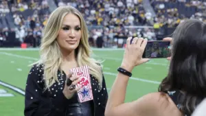 Carrie Underwood Lần Nữa Hâm Nóng SNF, Collinsworth Gây Tranh Cãi