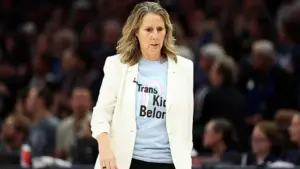 Huấn luyện viên Minnesota Lynx Cheryl Reeve ủng hộ cộng đồng chuyển giới