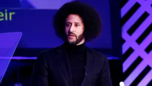 5 Câu Hỏi Thách Thức Colin Kaepernick Không Được Hỏi Trong Chuyến Lưu Diễn Truyền Thông