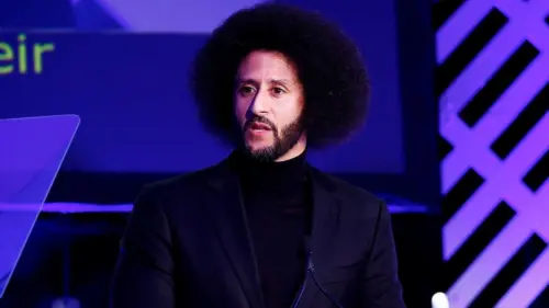 5 Câu Hỏi Thách Thức Colin Kaepernick Không Được Hỏi Trong Chuyến Lưu Diễn Truyền Thông
