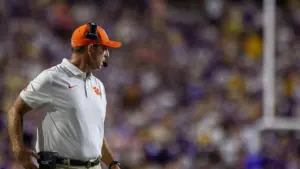 Huấn luyện viên Dabo Swinney và đội Clemson Tigers có nên chia tay?