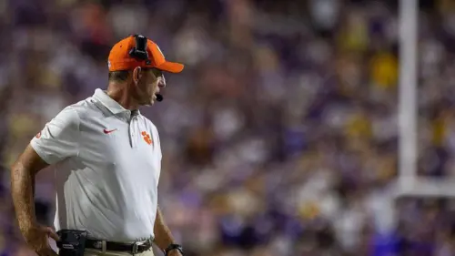 Huấn luyện viên Dabo Swinney và đội Clemson Tigers có nên chia tay?