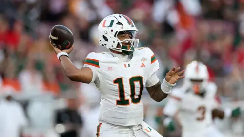 Sóng gió mới cho Miami Hurricanes với một quân át chủ bài nữa