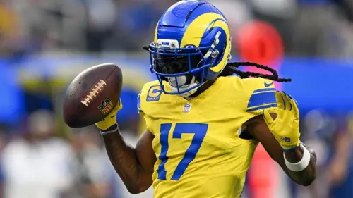 Davante Adams tiết lộ anh là chủ nhân một trong những tấm thẻ hiếm nhất lịch sử thức ăn nhanh