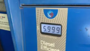 Giá Dầu Diesel Lập Kỷ Lục Tại Texas, Gây Áp Lực Lên Tài Xế Vận Tải và Người Tiêu Dùng