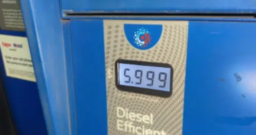 Giá Dầu Diesel Lập Kỷ Lục Tại Texas, Gây Áp Lực Lên Tài Xế Vận Tải và Người Tiêu Dùng