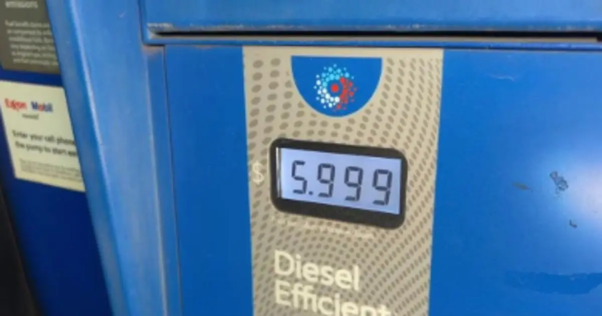 Giá Dầu Diesel Lập Kỷ Lục Tại Texas, Gây Áp Lực Lên Tài Xế Vận Tải và Người Tiêu Dùng