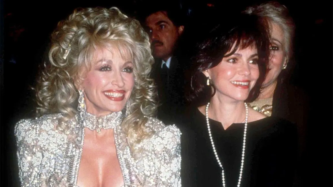 Nữ diễn viên Sally Field hồi tưởng kỷ niệm đẹp với Dolly Parton