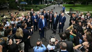 Tổng Thống Donald Trump: Lãnh đạo công nghệ đã ký ‘hiến pháp’ tự kiểm soát AI
