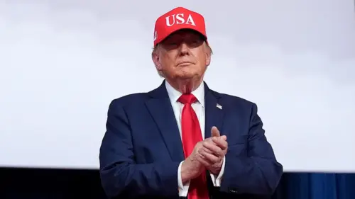 Tổng Thống Donald Trump sẽ tham dự trận đấu bóng bầu dục giữa Texas và Tennessee