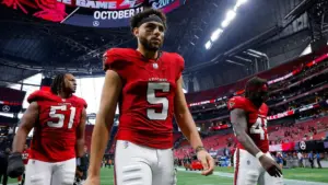 Cầu thủ NFL Drake London đối đầu với người hâm mộ sau trận thua đậm của Falcons