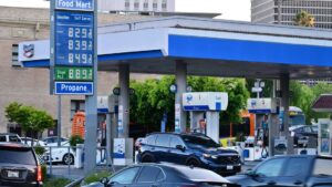 Bộ Giao Thông Hoa Kỳ nới lỏng quy định về tiết kiệm nhiên liệu cho xe hơi giữa lúc giá xăng tăng vọt