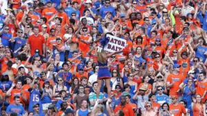 Trường Đại học Florida hồi sinh bài hát ‘Gator Bait’ gây tranh cãi