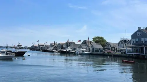 Dân Biểu Dân Chủ đổ về đảo nghỉ dưỡng sang trọng để vận động gây quỹ khi kỳ bầu cử giữa kỳ cận kề