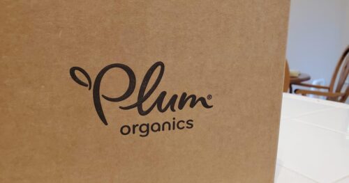 Plum Organics Đồng Ý Tiêu Chuẩn Mới Về Kim Loại Nặng Trong Thực Phẩm Cho Trẻ Em Sau Điều Tra Từ Texas