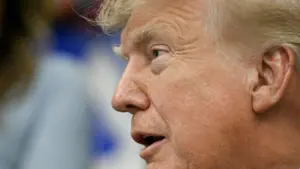 Tổng Thống Donald Trump Rút Lại Khoản Tài Trợ Gần 1 Tỷ Đô Do Quốc Hội Phê Duyệt