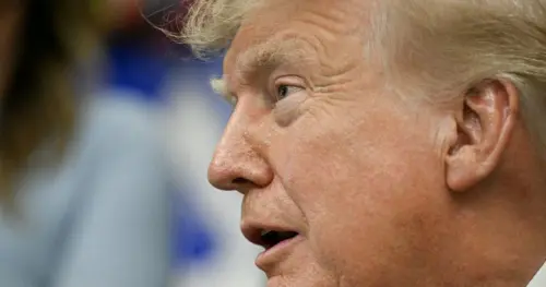 Tổng Thống Donald Trump Rút Lại Khoản Tài Trợ Gần 1 Tỷ Đô Do Quốc Hội Phê Duyệt