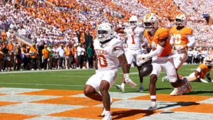 Texas Longhorns Giữ Vững Ngôi Vô Địch, Đánh Bại Tennessee 20-17 Tại Knoxville
