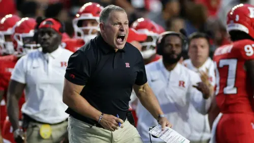 Huấn luyện viên Rutgers Greg Schiano nổi giận sau quả phạt đền gây tranh cãi trong trận thua USC