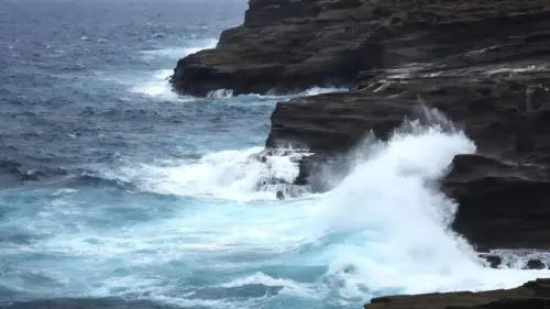 Hawaii đối mặt bão Lowell với nguy cơ gió mạnh, lũ quét