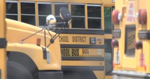 Giáo viên Học khu Houston Đối mặt với Tình trạng Cắt giảm Nhân sự Đột ngột Giữa Học kỳ