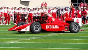 Linh vật của Đại học Indiana khởi đầu mùa giải với màn trình diễn đỉnh cao