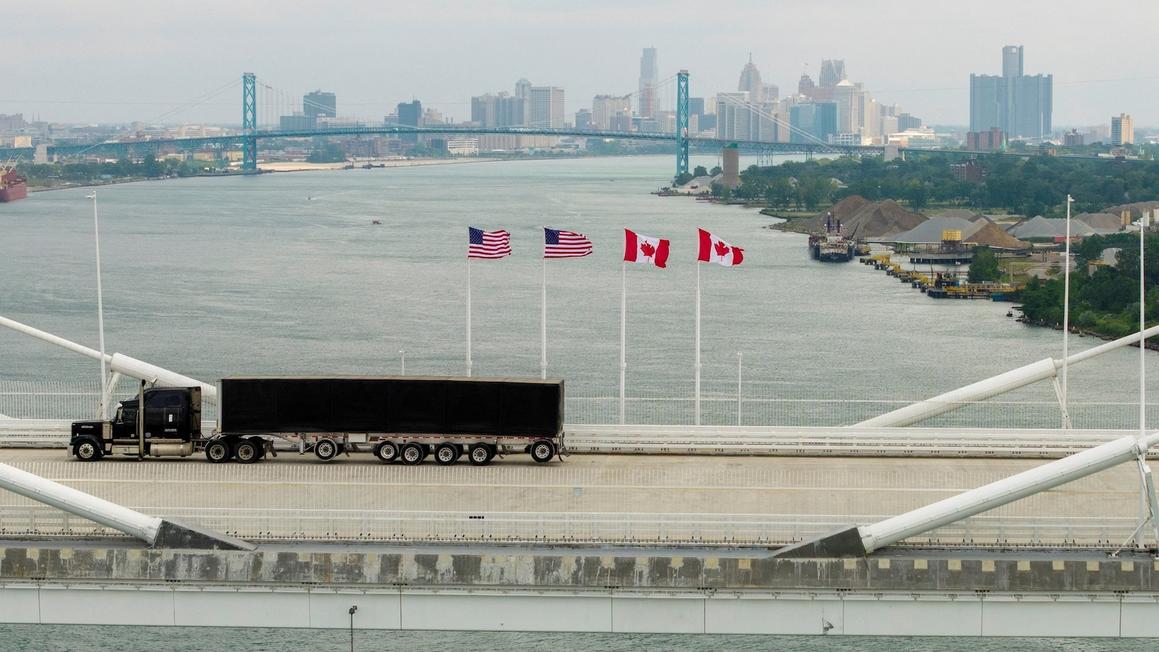 HOA KỲ CẤM NHẬP KHẨU HÀNG TRĂM TRIỆU ĐÔ LA SẢN PHẨM TỪ CANADA